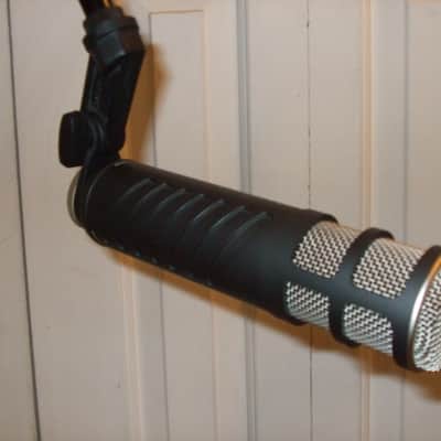RODE Procaster Cardioid Dynamic Broadcast Microphone 2009 - Present - Black image 3