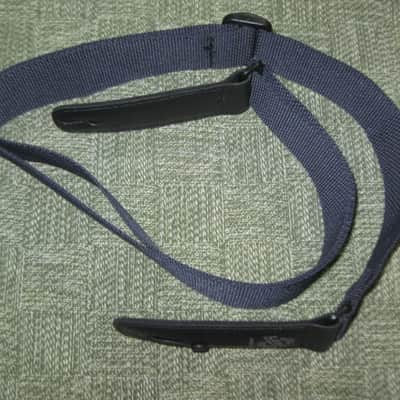 very lightly used Lock-It LIS-001-P2-BLK POLY PRO SERIES Black 2" guitar strap (2" wide, black polypropylene material, patented and brilliant Lock-It strap locking system, leather ends) straps, extend to an extra long 62" in max length image 8