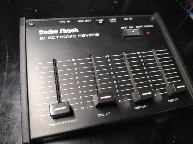 Realistic Radio Shack Analog Overdrive 32-1110 BBD Electronic Reverb - Black image 1