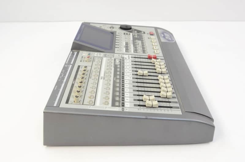 Roland VS-1824CD 24-Bit Digital Studio Workstation w/ VS8F-2