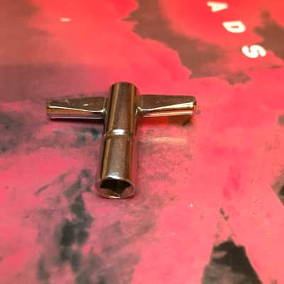 Vintage Unbranded Square drum key image 2