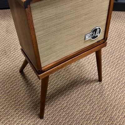 Taylor Circa 74 150-watt 1 x 10" Mahogany Acoustic Guitar Amplifier image 2