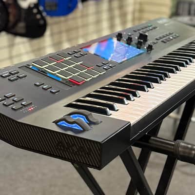 Akai Professional MPC Key 61 key Sampling Production Workshop With Cable image 10