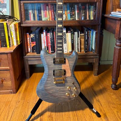 Knaggs Honga T2 2017 - satin image 2