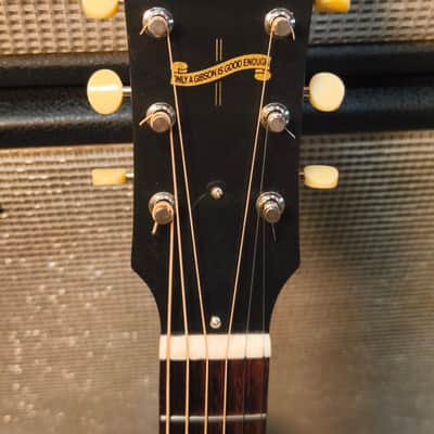 Gibson Custom 1942 Banner J-45 Reissue Vintage Sunburst 2023 image 2