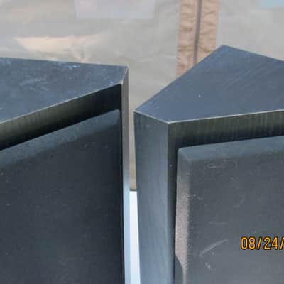 Memorex TRC-505 2 Way Corner Mount Speakers. One Pair image 2