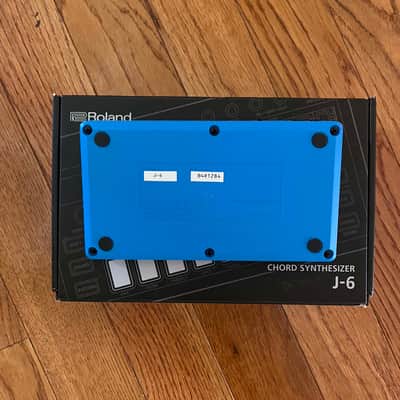 Roland J-6 AIRA Compact Chord Synthesizer 2022 - Present - Black image 3