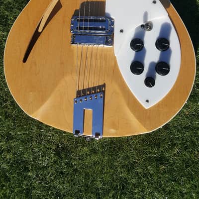 Rickenbacker 360V64  1996 Mapleglo. image 10