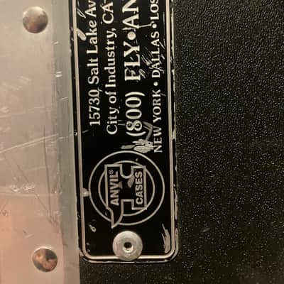 Midas Venice 320 32-Channel analog console WITH Anvil case image 9
