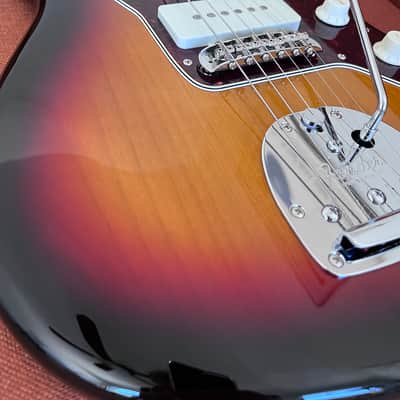 Fender Made in Japan Heritage 60s Jazzmaster 2026 - 3-tone Sunburst image 2