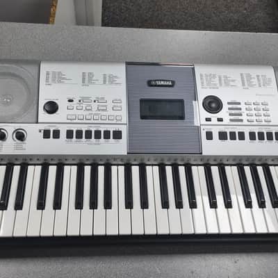 Yamaha PSR E413 2000s