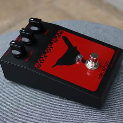 Wren and Cuff Box of War OG Limited Edition Red / Black image 2
