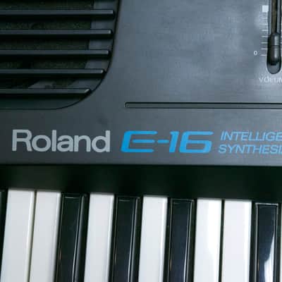 Roland E16 61-Key Intelligent Synthesizer Black image 2