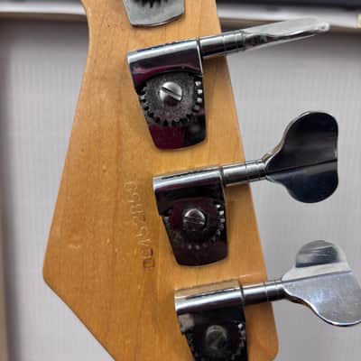 Peavey T-40 Bass Guitar image 3