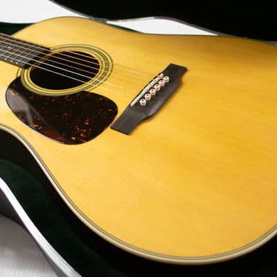 Martin D-28L Acoustic Guitar - Natural image 12