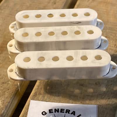 General Vintage Tone Aged Stratocaster Pickup covers White 52mm classic vintage 2020 Aged white image 4