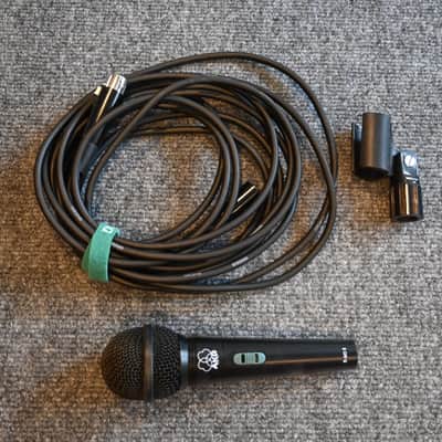 AKG D60S Dynamic Microphone with Clip and Whirlwind 20' Cable image 1
