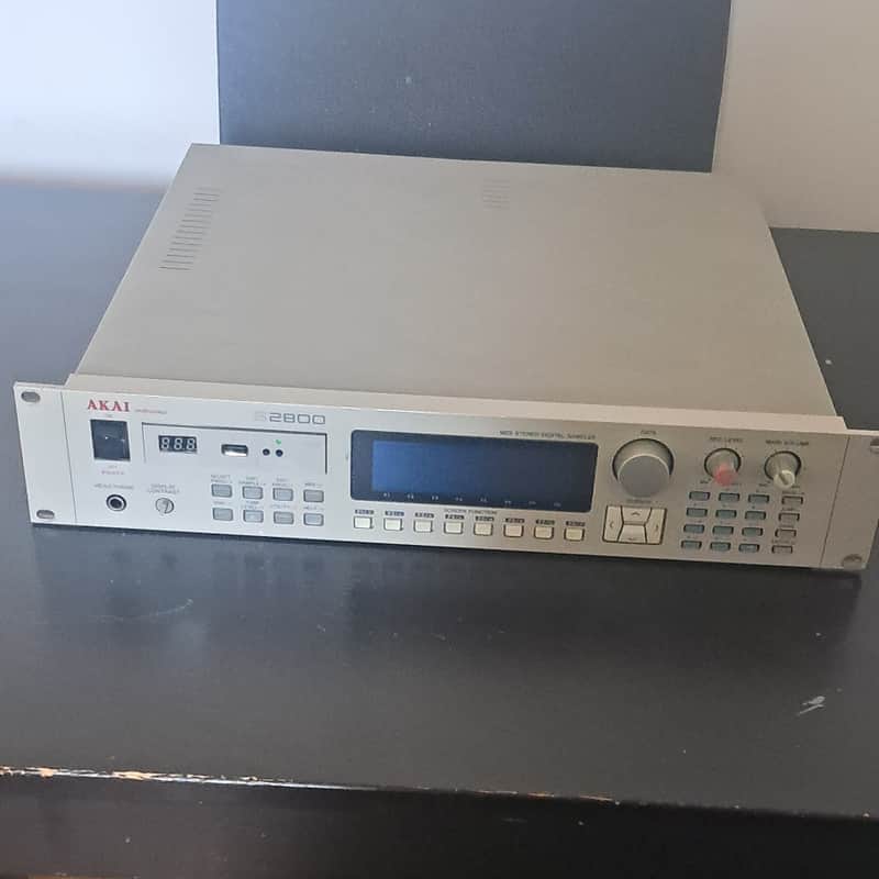 Akai S2800 MIDI Stereo Digital Sampler 1992 - White image 1