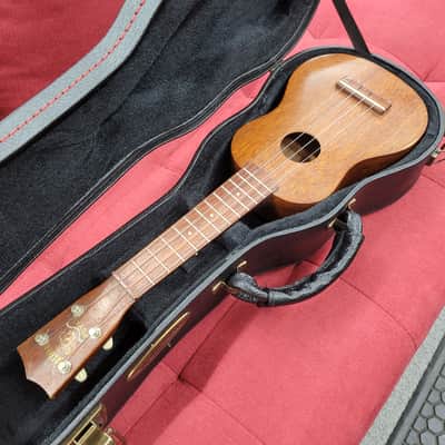 Aloha Royal Soprano Ukulele with Case - Mahogany image 5