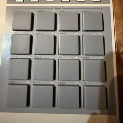 Akai MPC2000XL MIDI Production Center 2000 - 2005 - Grey image 3