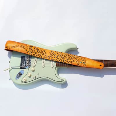 burnyblack custom made guitar strap leather - leopard pattern 1 yellow image 11