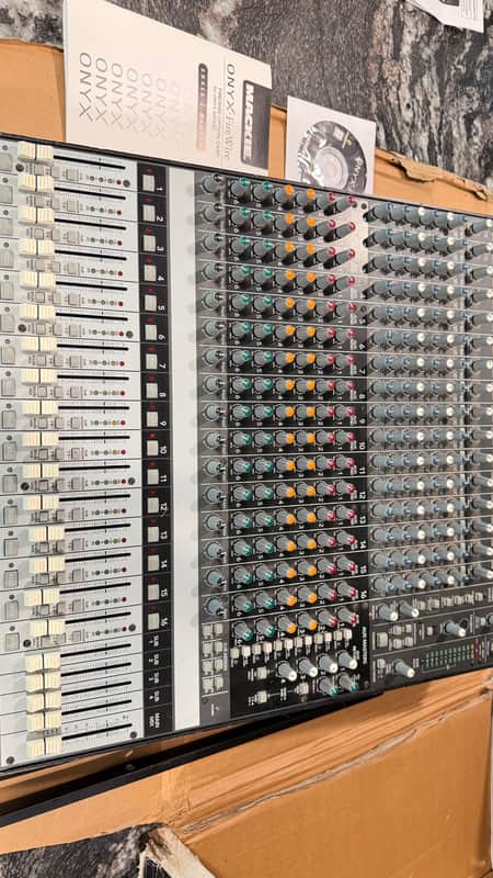 【希少】 MACKIE アナログミキサー ONYX 1640 16チャンネル Mackie Onyx 1640 16-Channel Mixer | zZounds