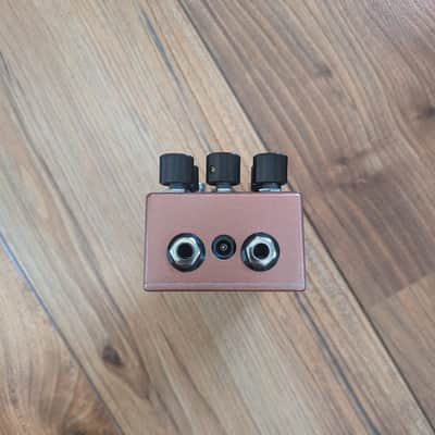 Walrus Audio Monument Harmonic Tap Tremolo V2 2018 - Present - Coral / Black image 3