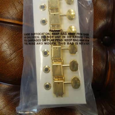 Fender Vintage-Style Strat/Tele Tuners, Gold (6) image 1
