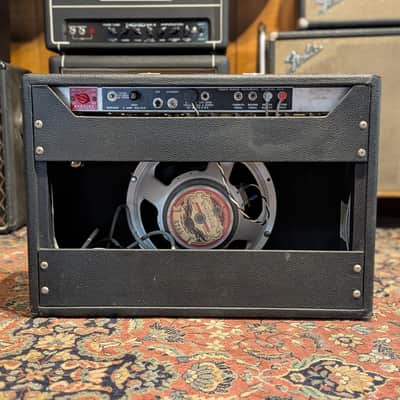 Fender Deluxe Reverb 2-Channel 22-Watt 1x12" Guitar Combo 1976 - Silverface image 3