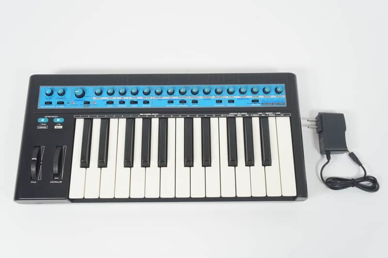 Novation Bass Station 25-Key Monophonic Synthesizer