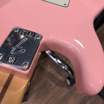Fender Limited Edition Player Stratocaster with Pau Ferro Fretboard 2022 - Shell Pink image 14