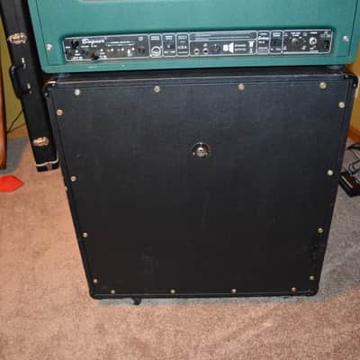 Bogner 412SL Slant Cabinet Black/Wheat image 2