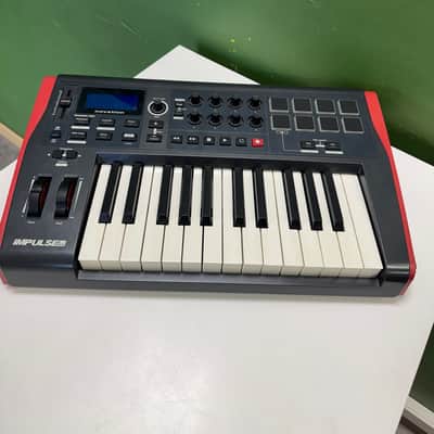 Novation Impulse 25 MIDI Keyboard Controller 2011 - Present - Gray