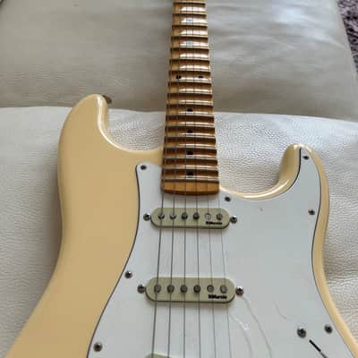 2009 Fender Yngwie Malmsteen USA Signature Stratocaster – Mint Condition – Vintage White – Maple image 4