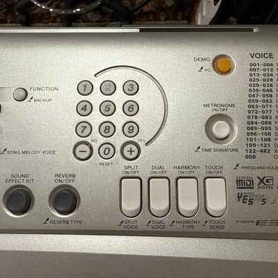 Early 2000s Yamaha PSR E303 61 Key image 4