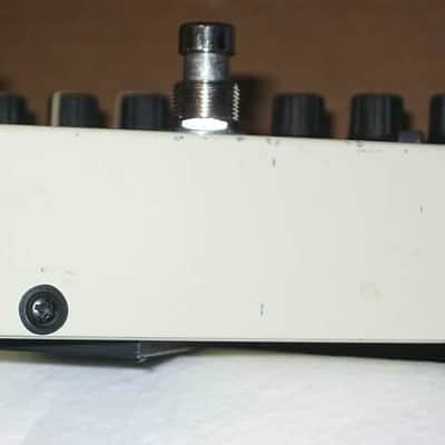 used Visual Sound Route 66 Overdrive & Compression 1st ver of orig model RT66 (late 1990s) only works with adapter (NOT included), has battery clip - but can't power a battery clip (don't know why) + new feet & strings image 11