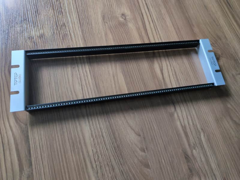 Tiptop Audio Z Ears Tabletop 3U Rack Ears & 84HP Rails imagen 1