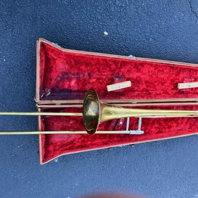 VINTAGE 1940s Buescher 400 True Tone LOW PITCH 445 TROMBONE 'Angled Poles' GOOD/AVG condition,  OWNER ENGRAVED NAME ON BELL image 2