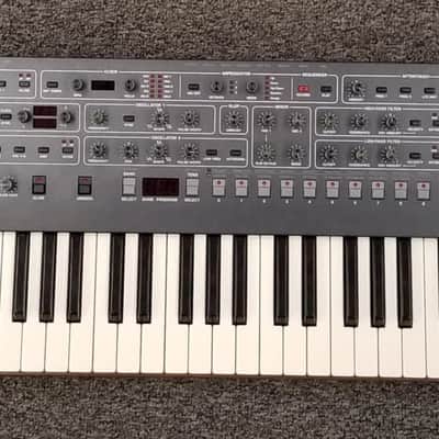 Dave Smith Instruments Sequential Circuits Prophet-6 Polyphonic Analog Synthesizer