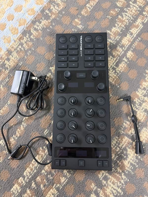 Native Instruments X1 mk3 - Black image 1