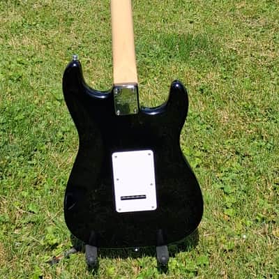 Left-Handed Squier Stratocaster – Black Gloss – SSS – Hard Case Included image 3