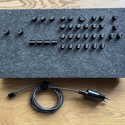 Roland SH-4D + Dust Cover image 3