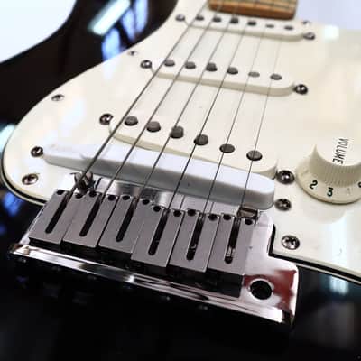 Immagine Fender American Series VG Stratocaster with Maple Fretboard 2007 - 2009 - Black - 10