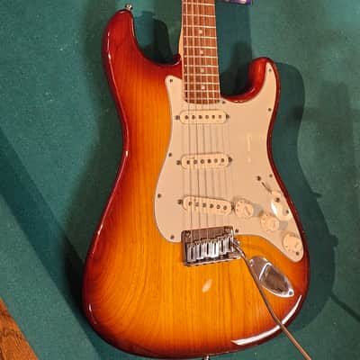 Fender American Deluxe Stratocaster With Hard Case 2013 - Sienna Sunburst image 2