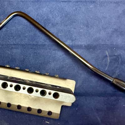 Hipshot 6-String 6-Screw Synchronized Narrow Tremolo Bridge 2020s - Black image 2