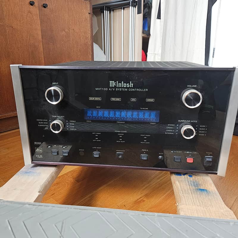 McIntosh MHT100 6-Channel AV Controller 2001 - 2003 - Black image 1