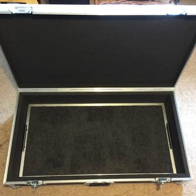Castle Cases 800mm x 400mm Pro Pedalboard Flightcase image 1