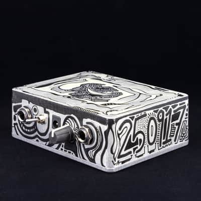 Fuzz Preamp - The Ruthie: Monochrome+Glow Edition - Serial 250917 image 13