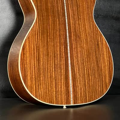 Martin 000-28 2025 - Sunburst image 2