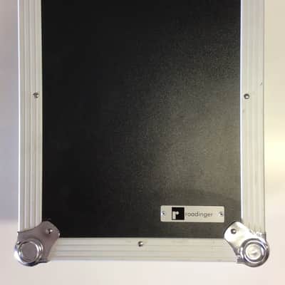 Roadinger Flight Case with rack support image 3